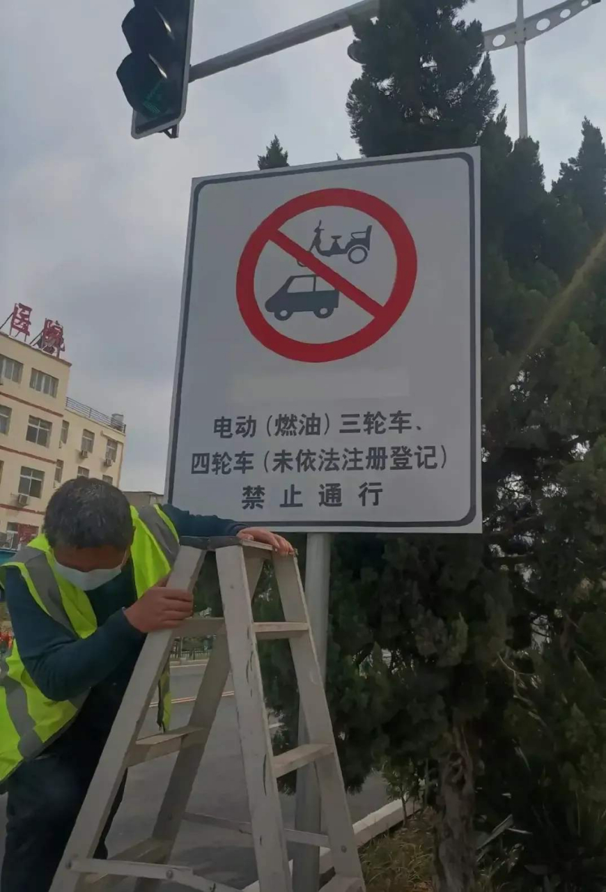 这几天,老家商丘因为禁行三轮车的事件,在网络上彻底失控,热度甚至不