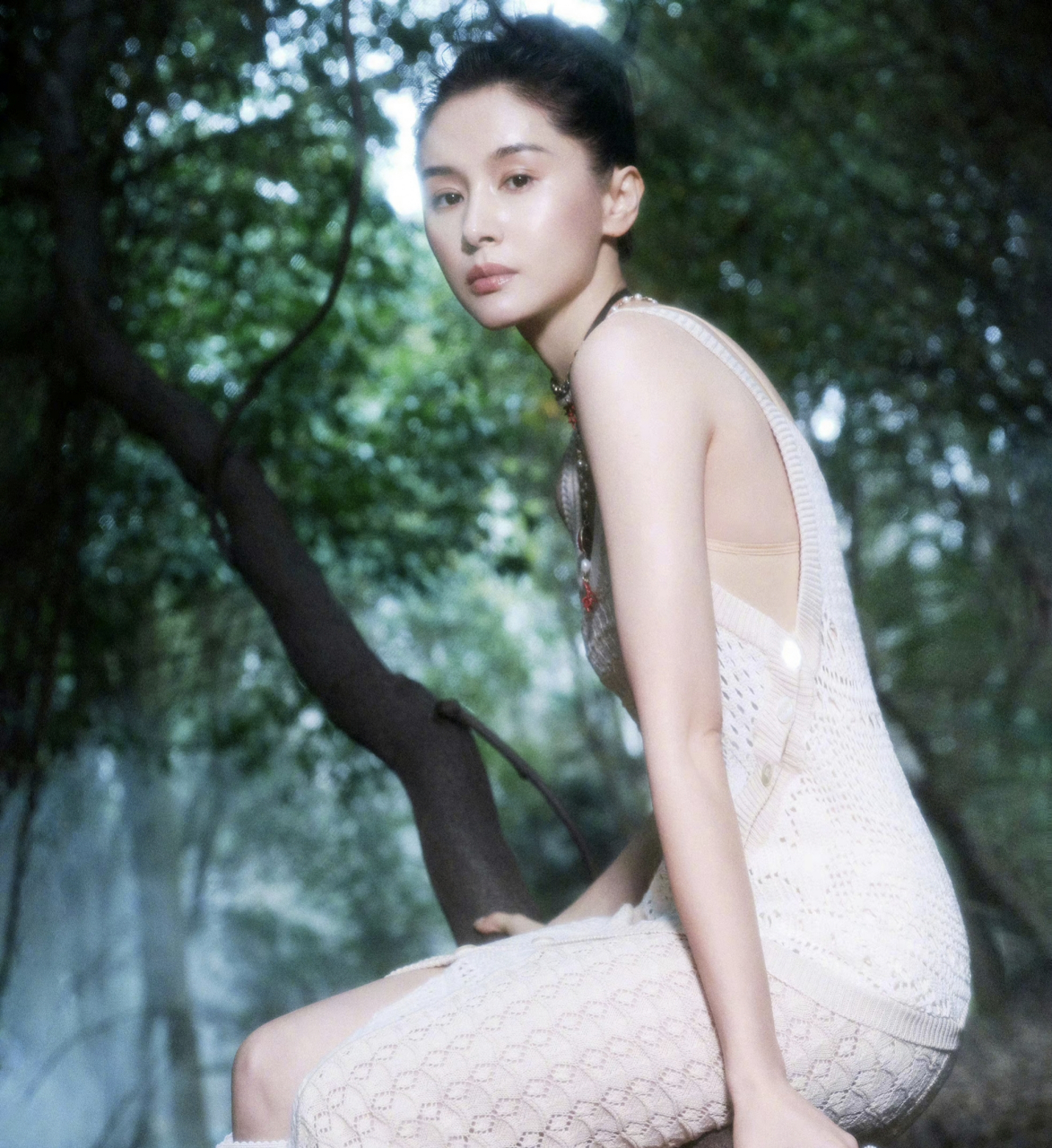 王子文最新写真曝光,确认过眼神,是我看不懂的风格[疑问]