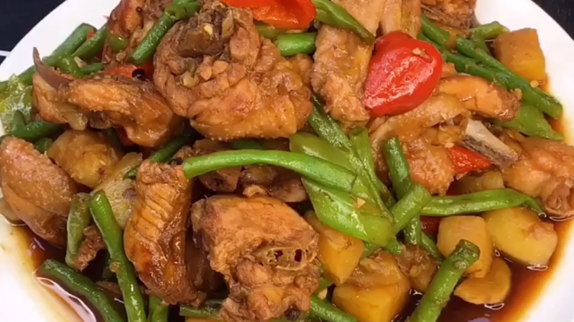 这样做鸡肉炖豆角吃起来特别好吃