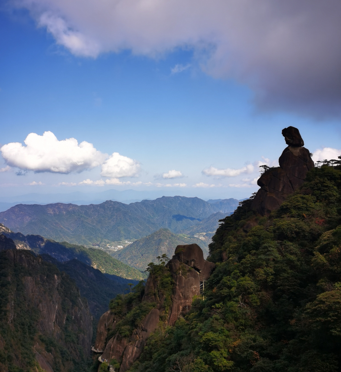 壬寅年初冬游三清山  (一)司春女神 司春女神坐峰巅 深情一望亿万年