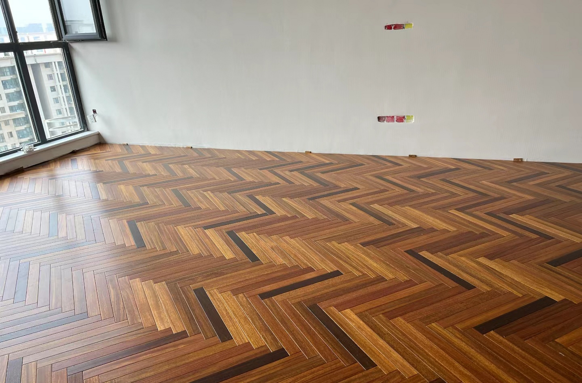 当实木地板遇上人字拼铺贴,把高级感拉满!这也太好看了吧!