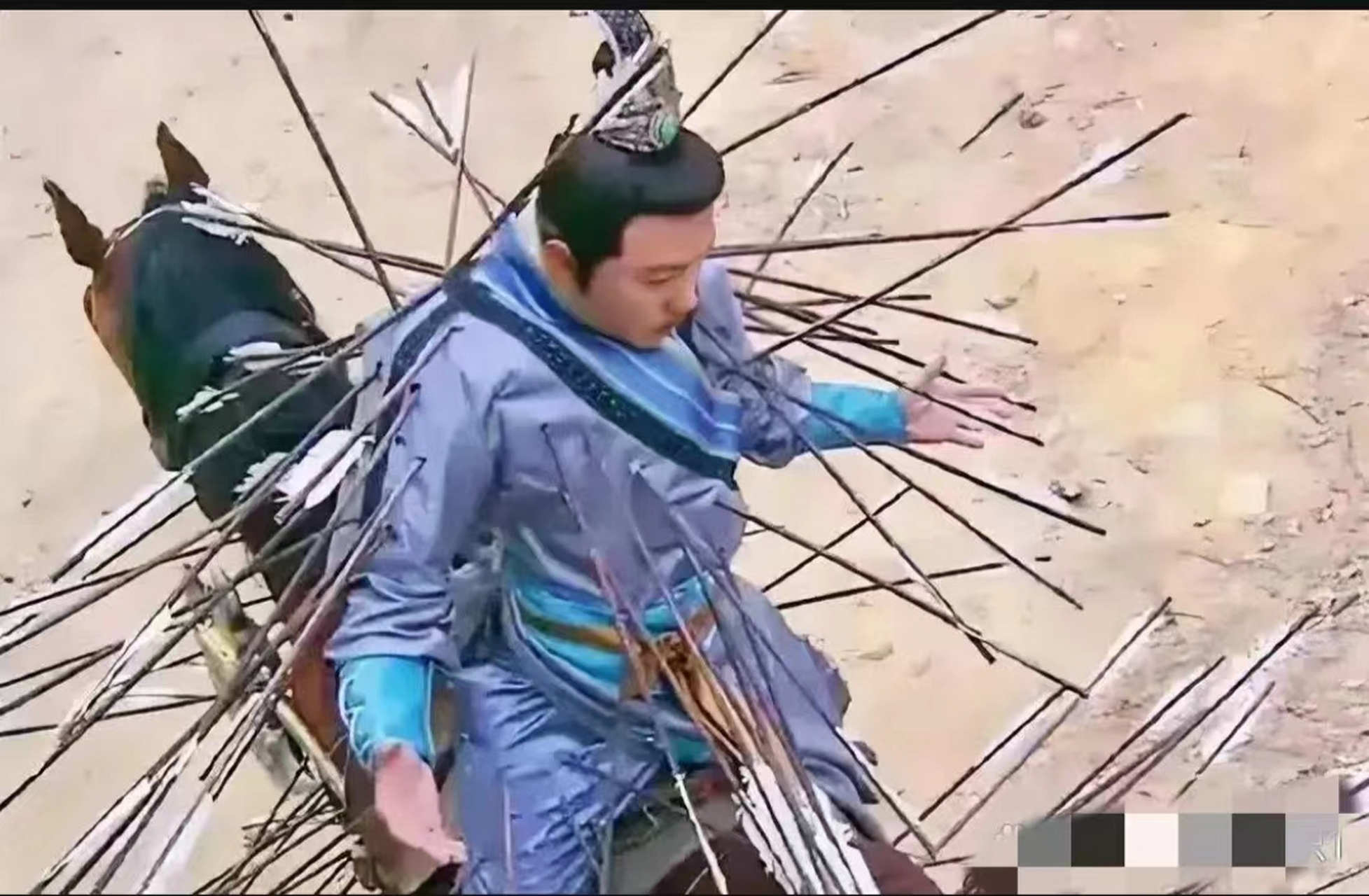 万箭穿心,那些弓箭手的准头也太好了吧,居然连一箭都没射中程咬金的