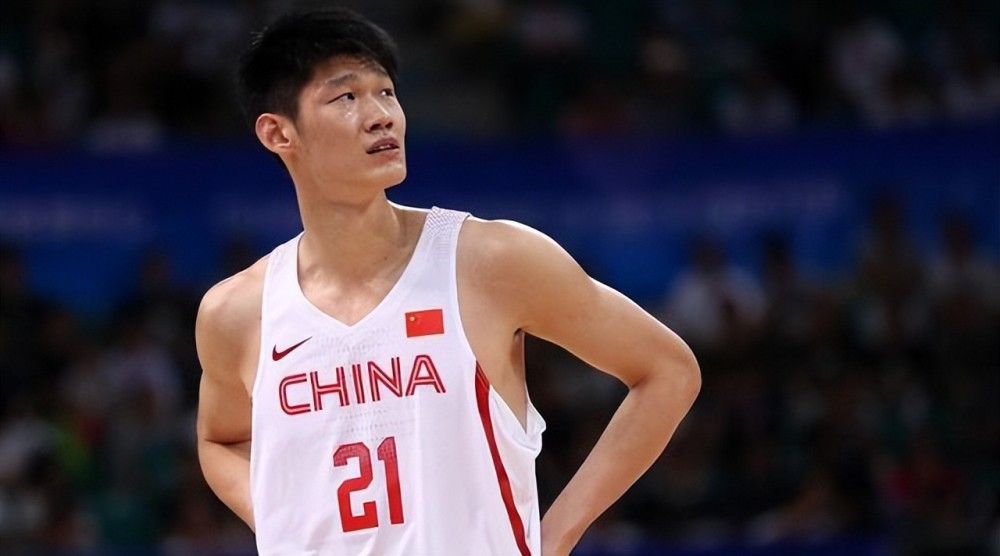 弃用王哲林,重用胡金秋,李凯尔打一号位,中国男篮必须做出改变