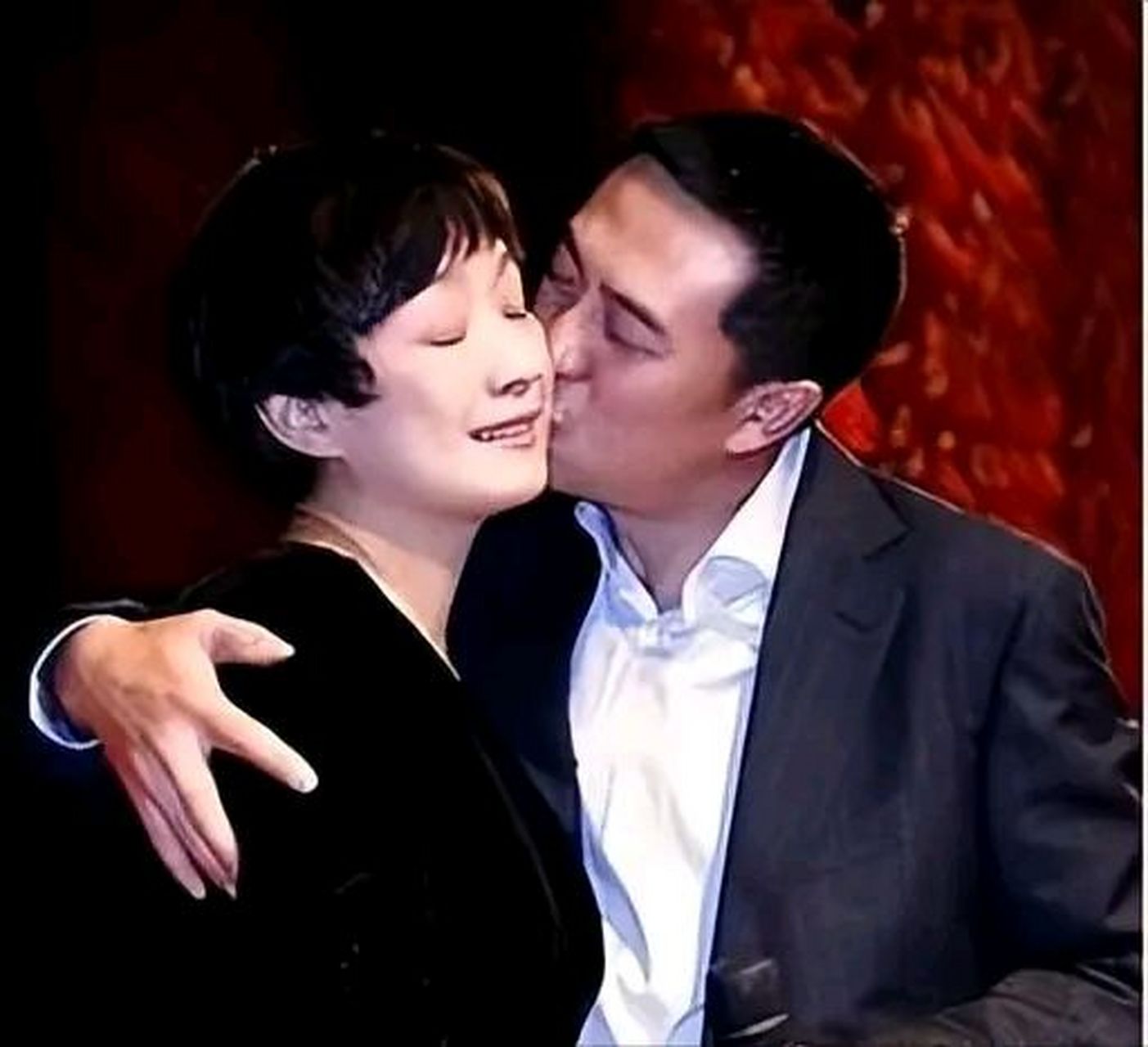 张嘉译成名后,拿出7000万给妻子王海燕买了一套别墅和一辆200万的豪车