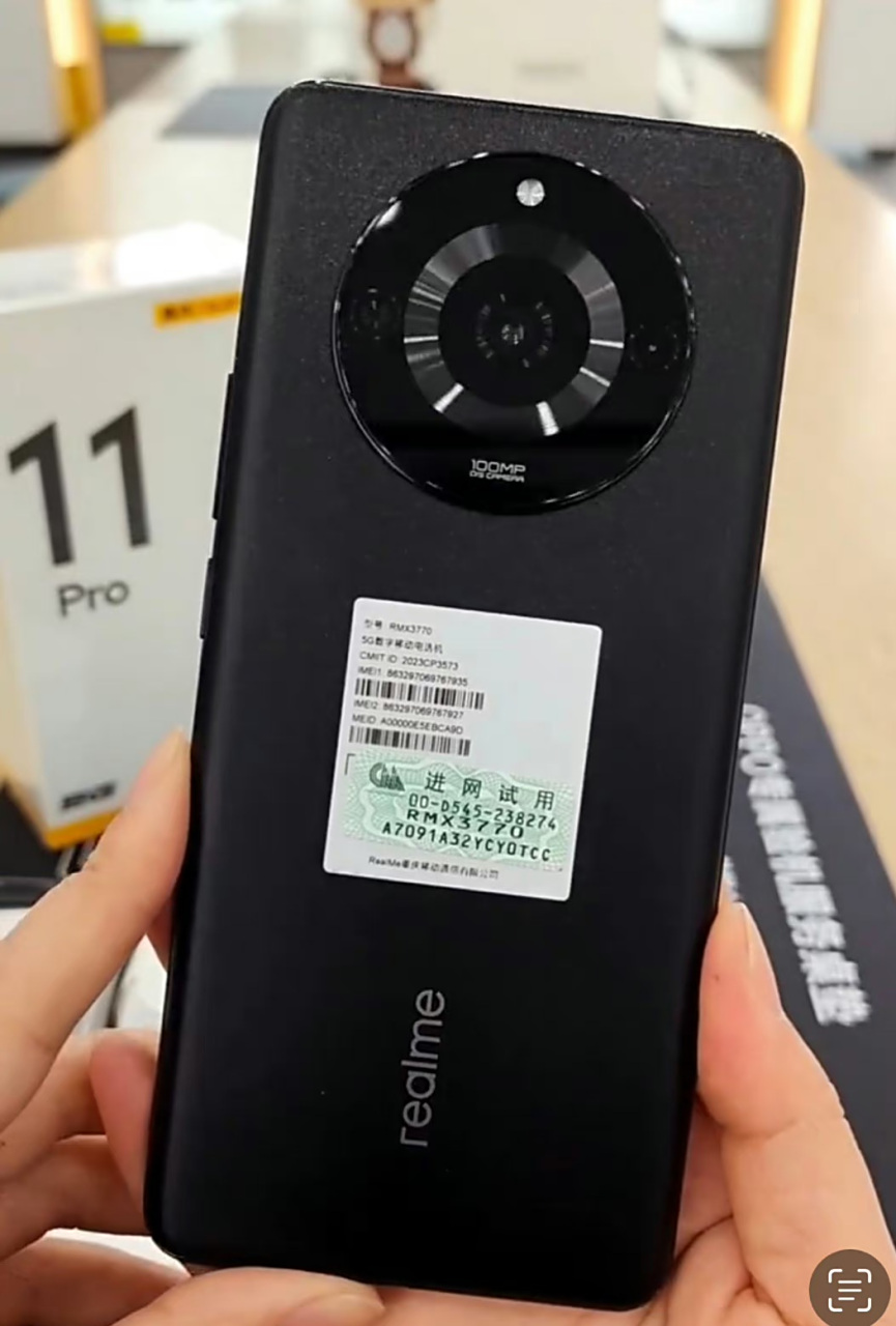 真我11 pro黑色版本真机实拍图来了,想买的朋友可以留意一下发布会[吃