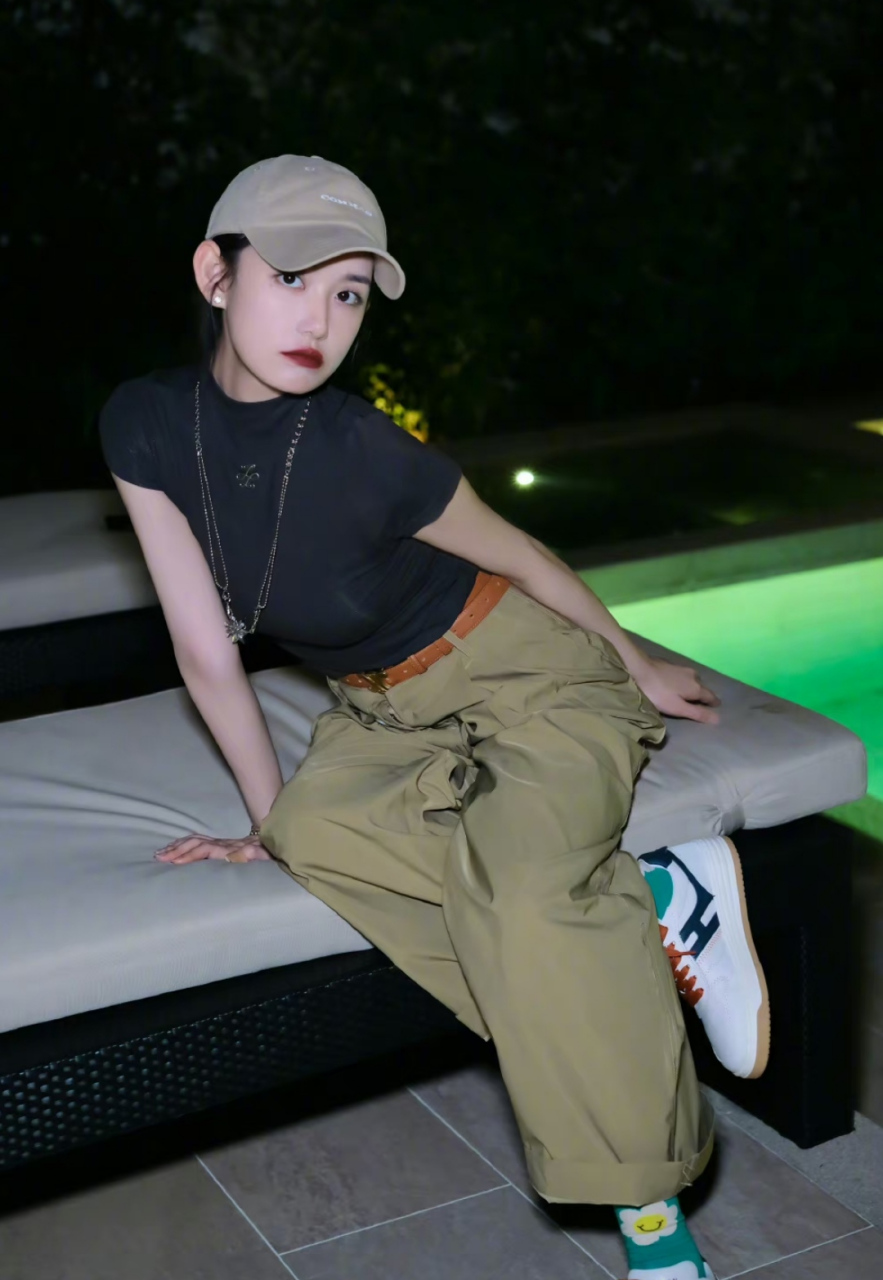 蒋依依什么时候变成冷白皮了?