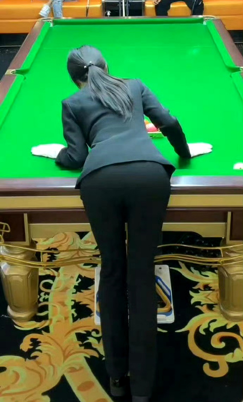 台球裁判王钟瑶 裁判 我应该用什么姿势才能打好台球呢[喵喵] 67