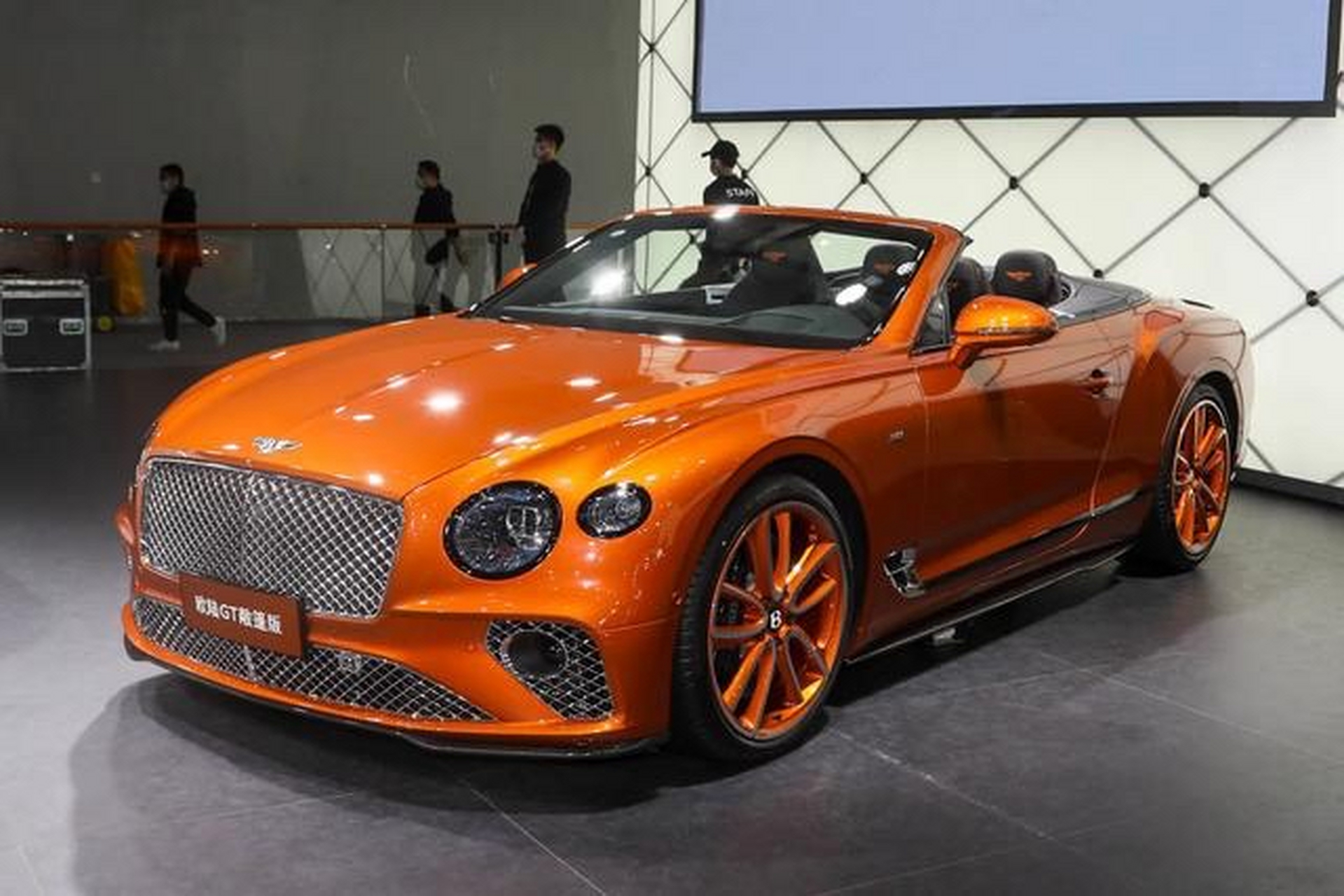 百家新收益# 宾利欧陆 2022款 6.0t gt w12 敞篷版,过来看看?