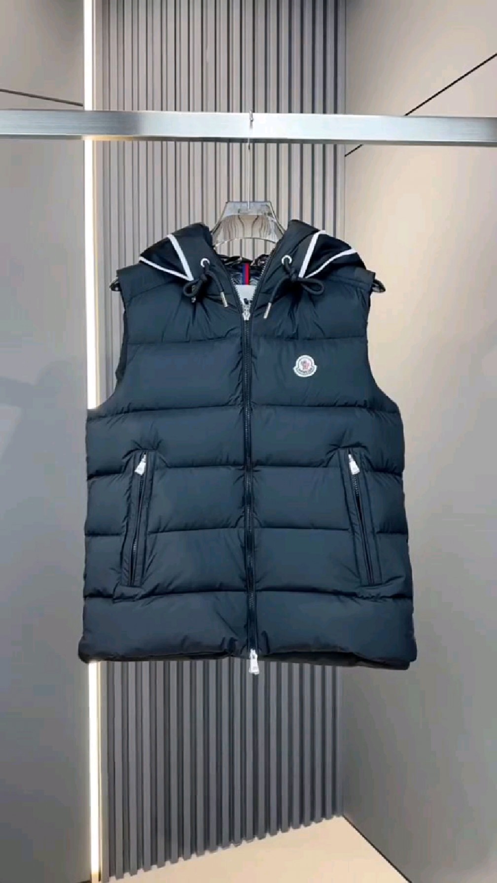 蒙口秋冬新品马甲羽绒服,时尚潮流,舒适百搭不臃肿,即舒适又保暖.