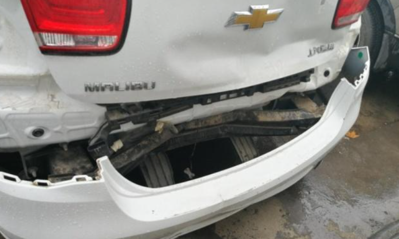 雪佛兰迈锐宝被名爵zs追尾,两车差距有点大,网友:这是减配车吗