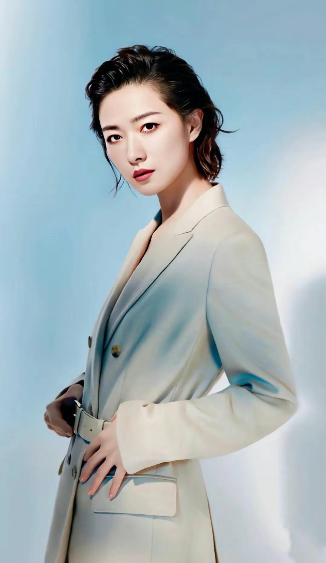 万茜休闲生活照,美丽动人,年近四十,依然少女感十足