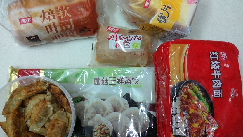 当代国画家徐鹤～从大超市快递的菌菇三鲜蒸饺,桃李面包,方便面