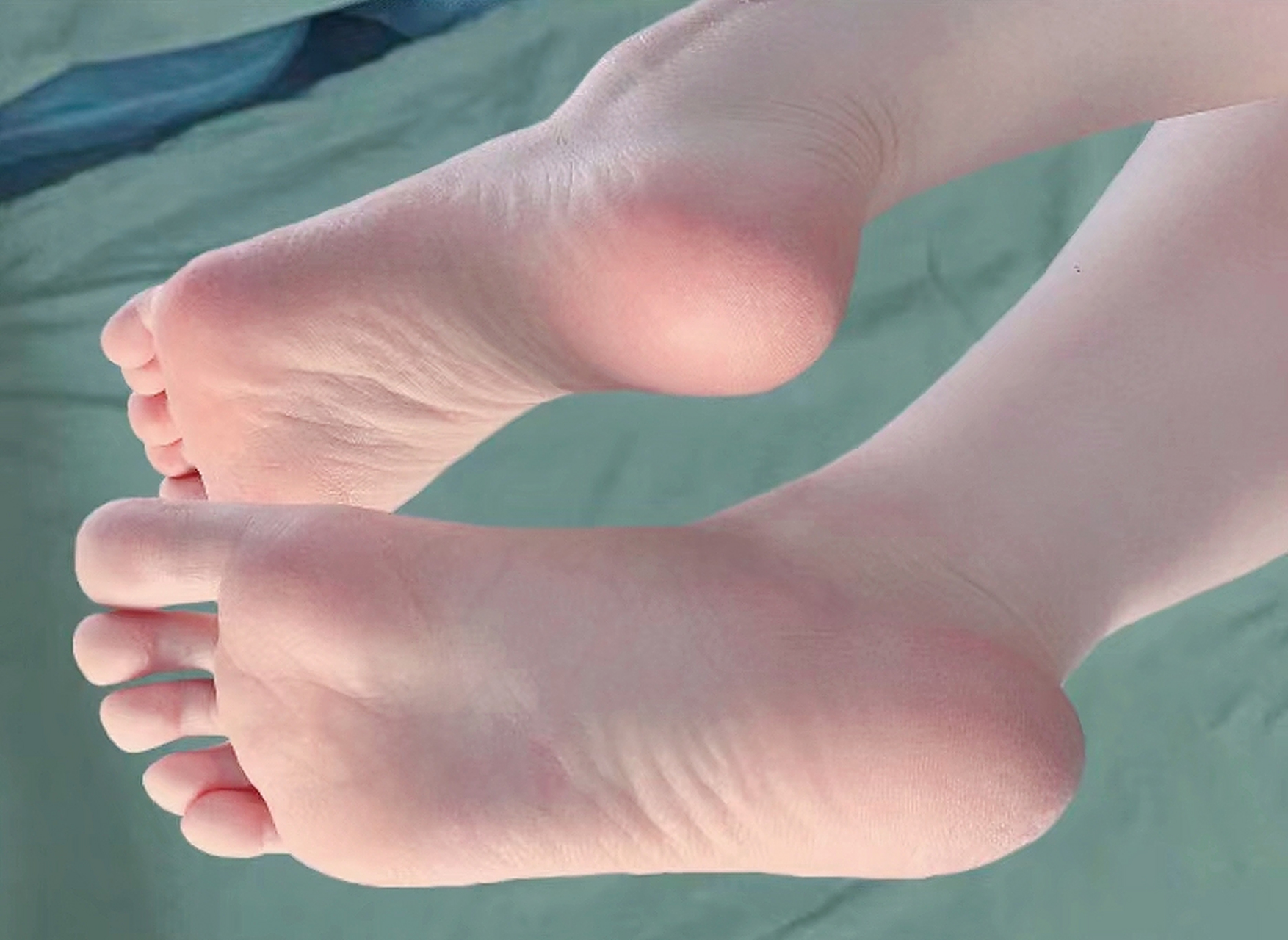 美少女的脚底板哟