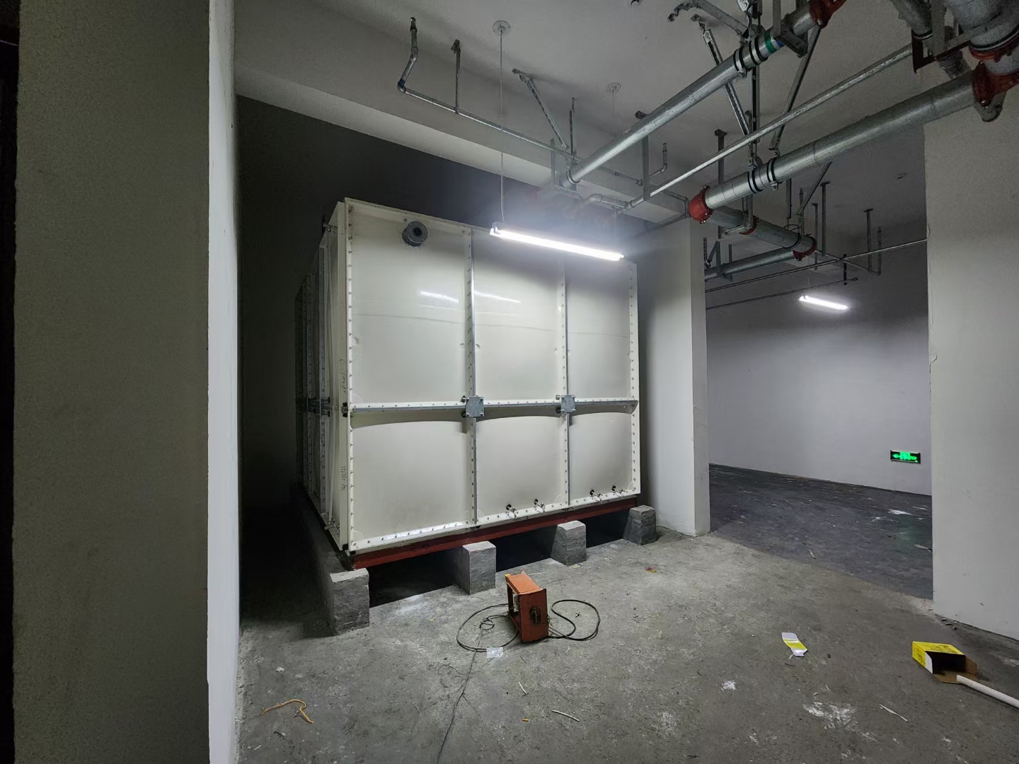 地下车库玻璃钢人防水箱验收完成
