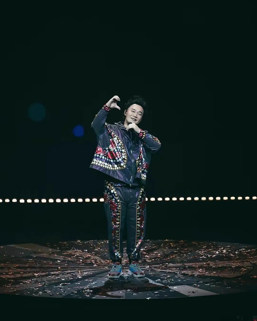 [疑问][疑问][疑问]  #陈奕迅演唱会