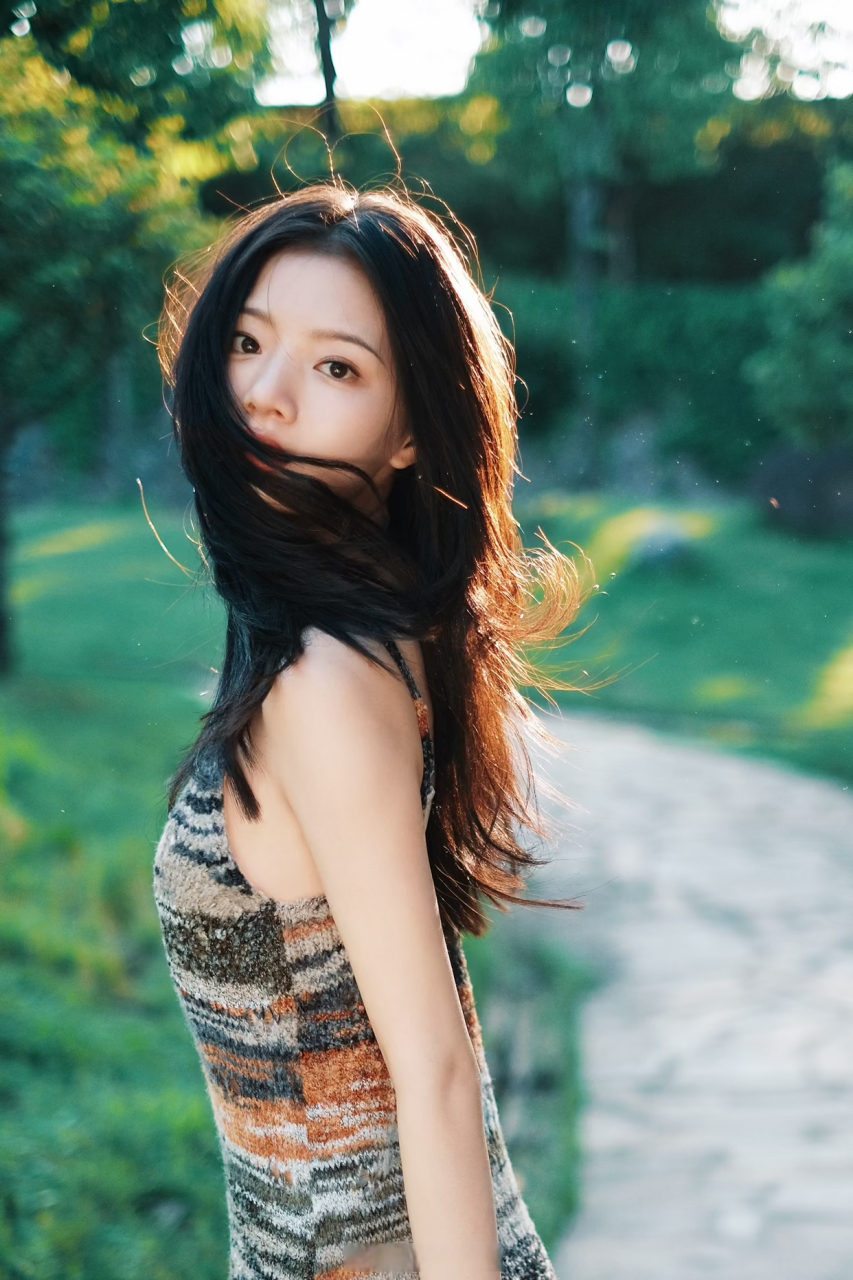 美女任敏的天花板氛围写真合集