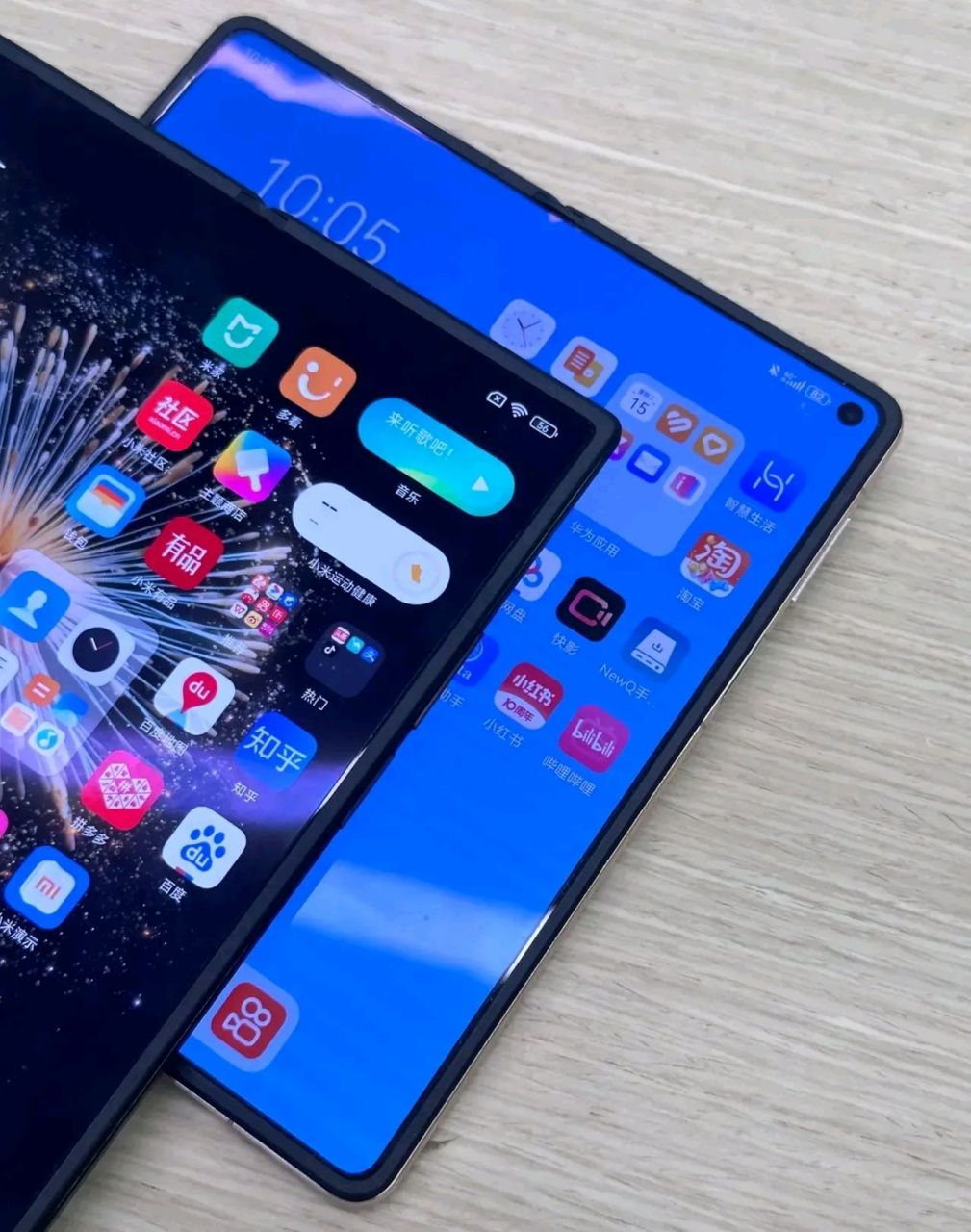 差距很明显,华为matex3与小米mix fold3对比,先不说配置,就外观设计