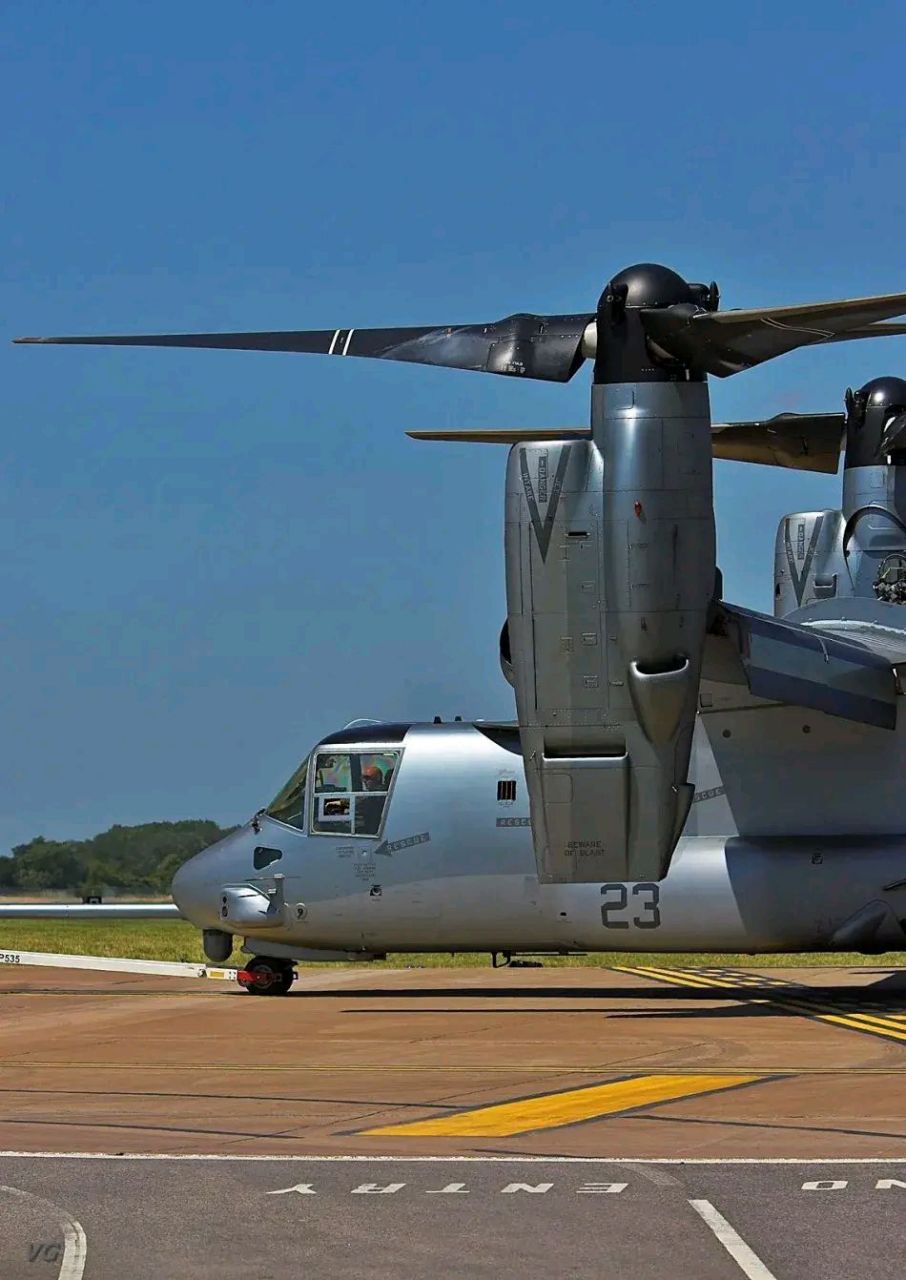 v-22"鱼鹰"倾旋翼飞机:突破性创新赋予战场新选择  近年来,v-22"鱼鹰"