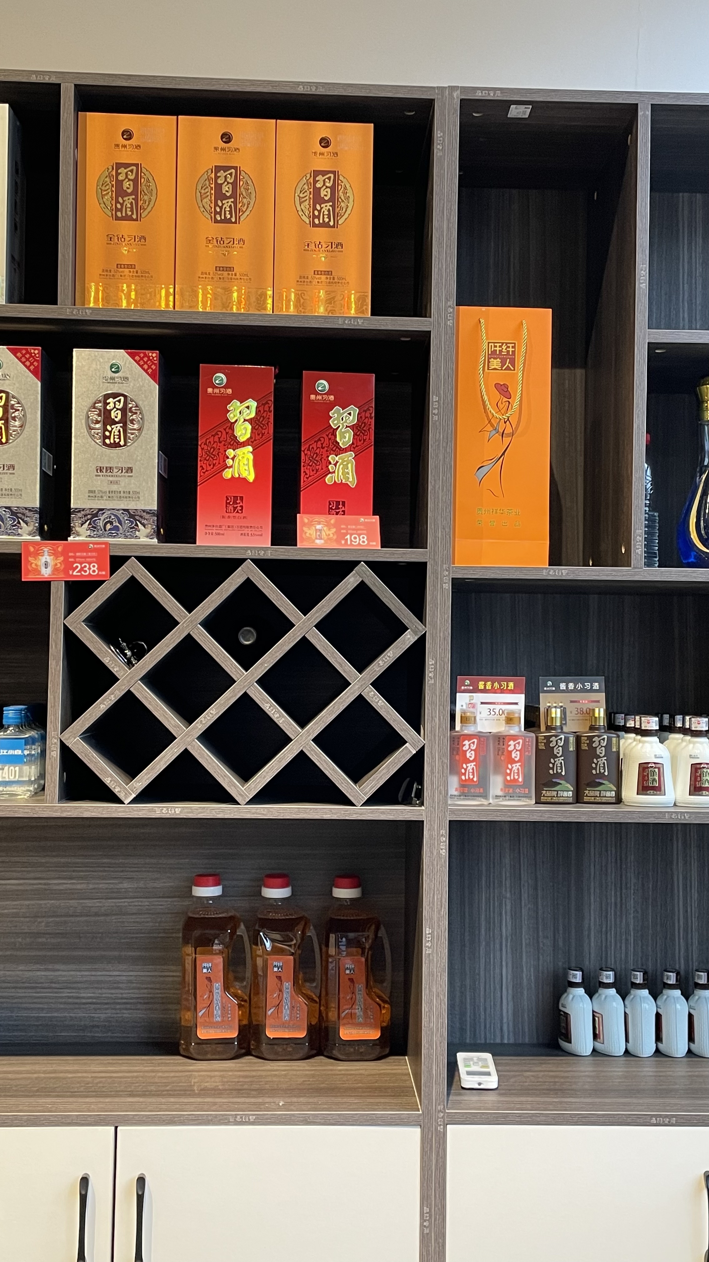 恩爱60年的老太婆为什么哭了?贵州阡纤美人酒品牌分享梵净山特产