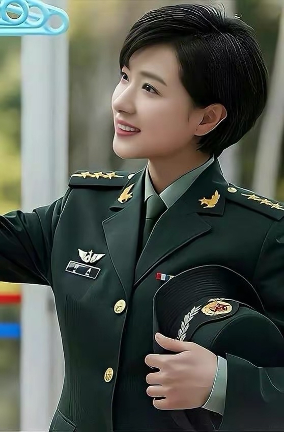 中国十大女明星军装照图片