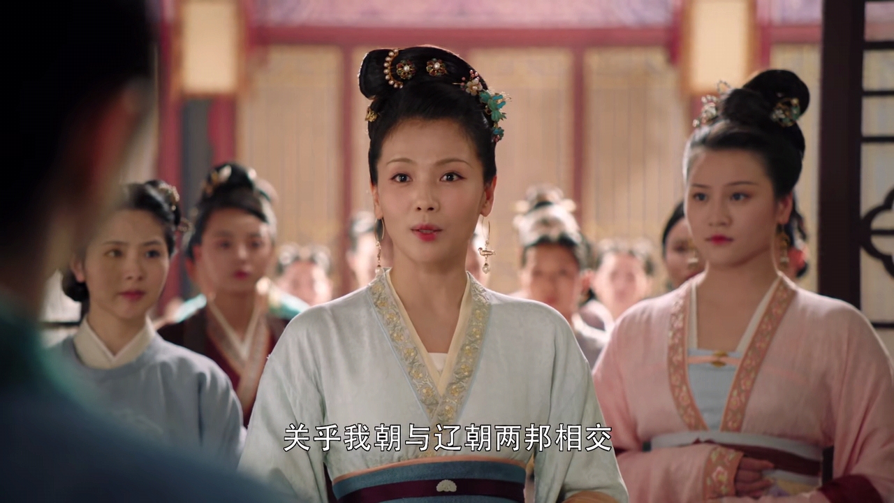 大宋宫词:刘娥忙着为萧太后绣凤袍,皇上婉儿佛堂亲热,真伤心