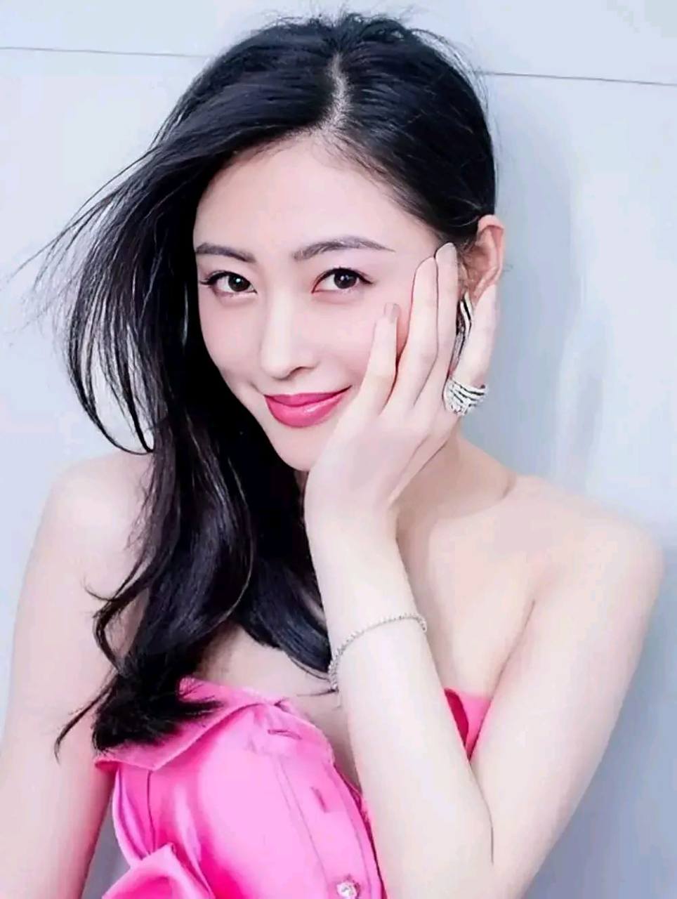 张天爱,出生于黑龙江省绥化市,中国内地影视女演员  2009年,因一次