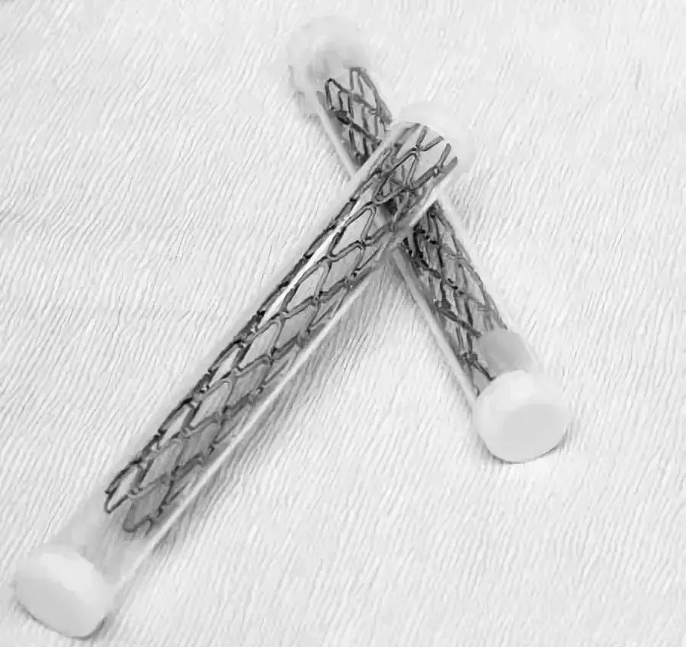 很多年前,父亲脑梗,医生拼命让我装两个支架,说又不贵,一个十万.