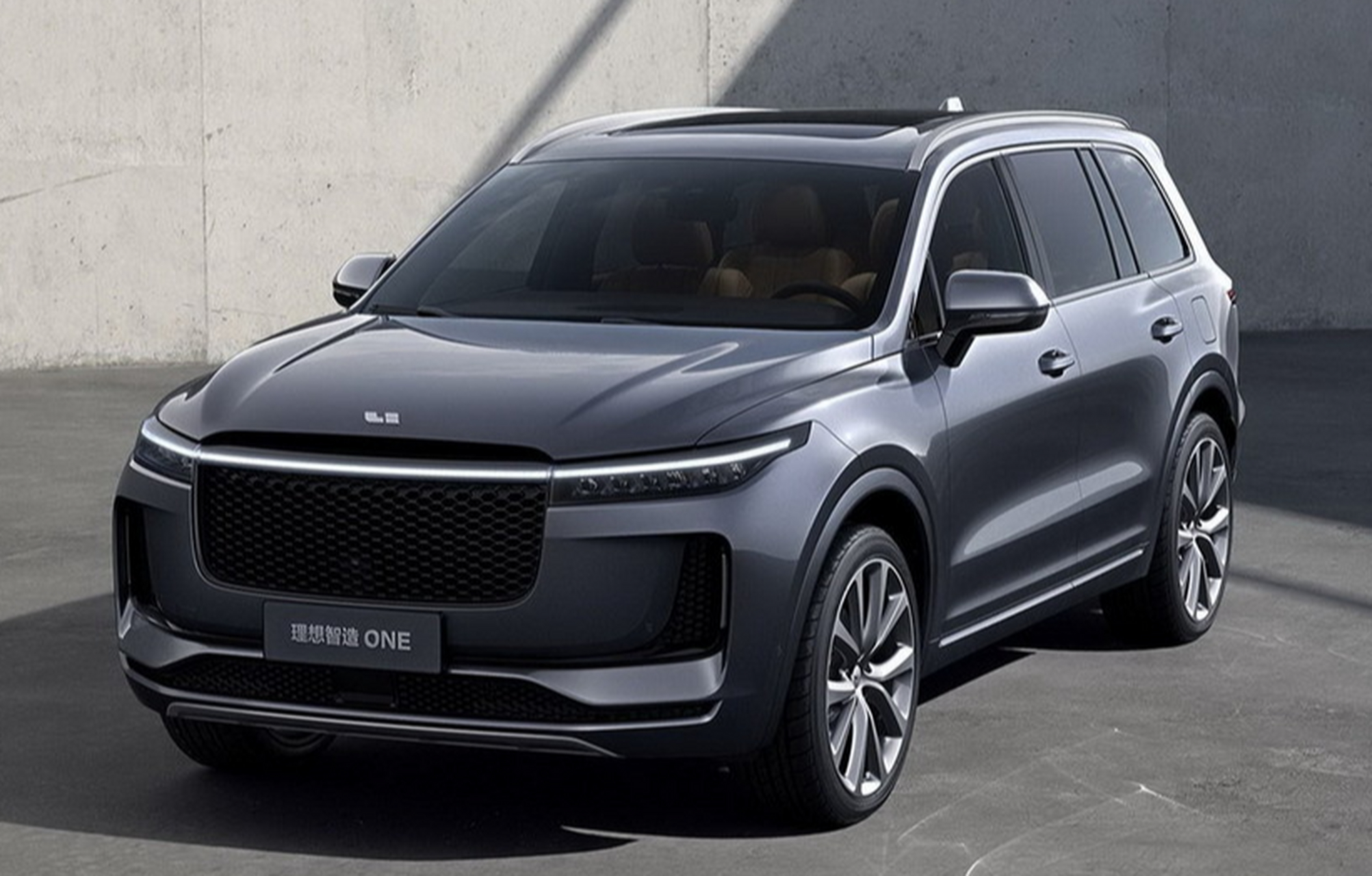 此外,理想汽车还积极探索共享出行服务的发展,推广其