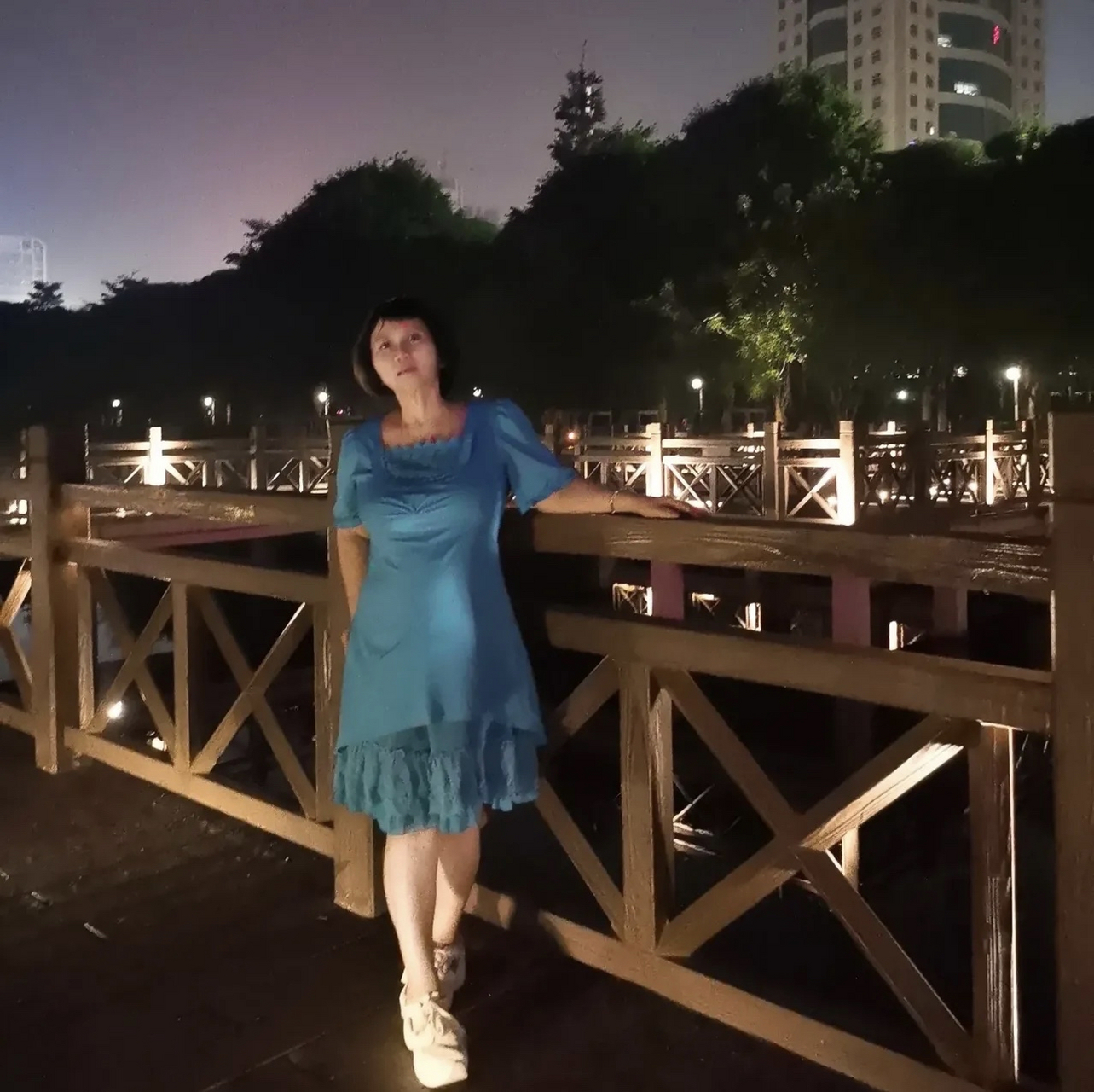 我身高1米55,体重110斤,今年58岁,我一直认为自己还算漂亮,未婚未育就