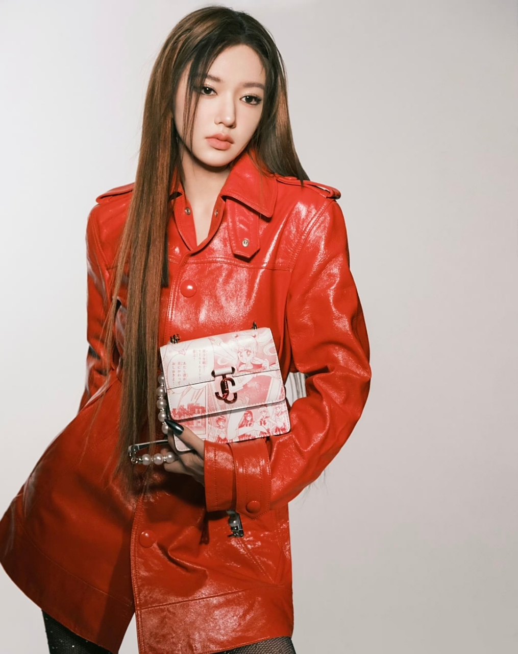 程潇穿红皮衣搭配黑丝,又美又飒!容颜绝美,气质高冷,霸气十足!