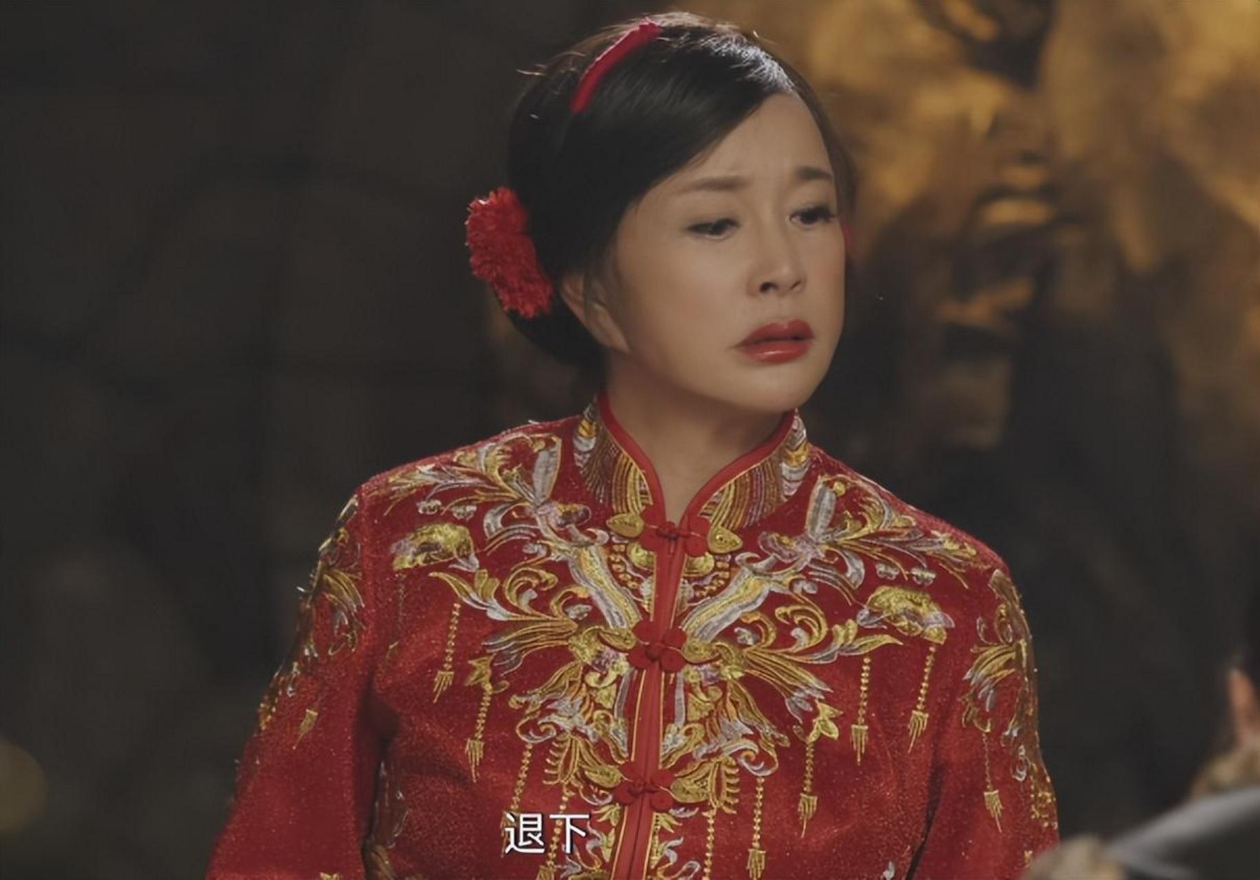 今年71岁的刘晓庆奶奶,在片中饰演17岁的少女"丹娘".