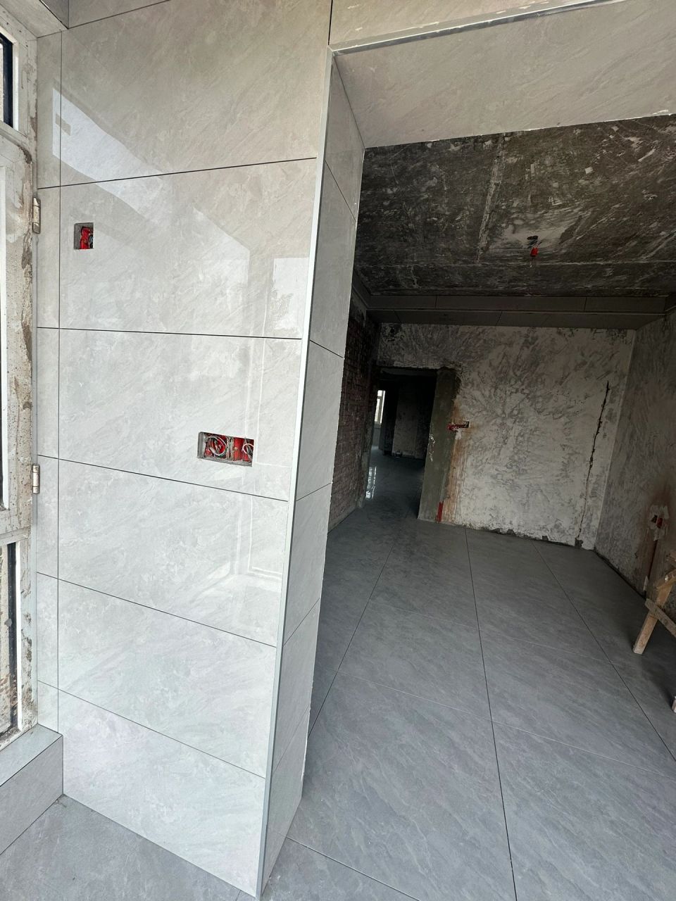 真后悔瓷砖的阳角收口没有用海棠角…而是用了收边条,颜色有差别,看