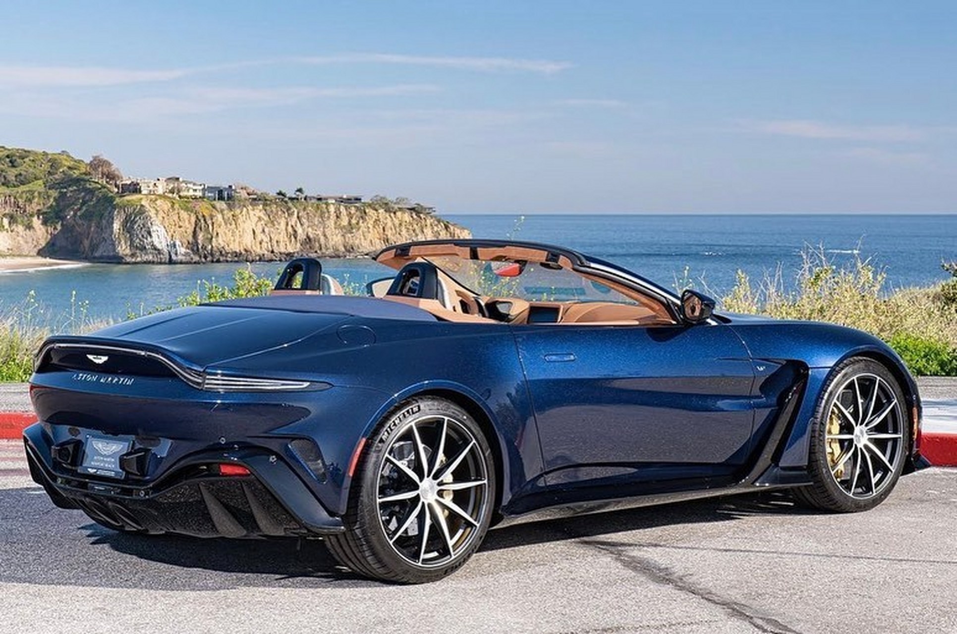 阿斯顿·马丁 v12 vantage roadster 676767爆赞[赞同][赞同]