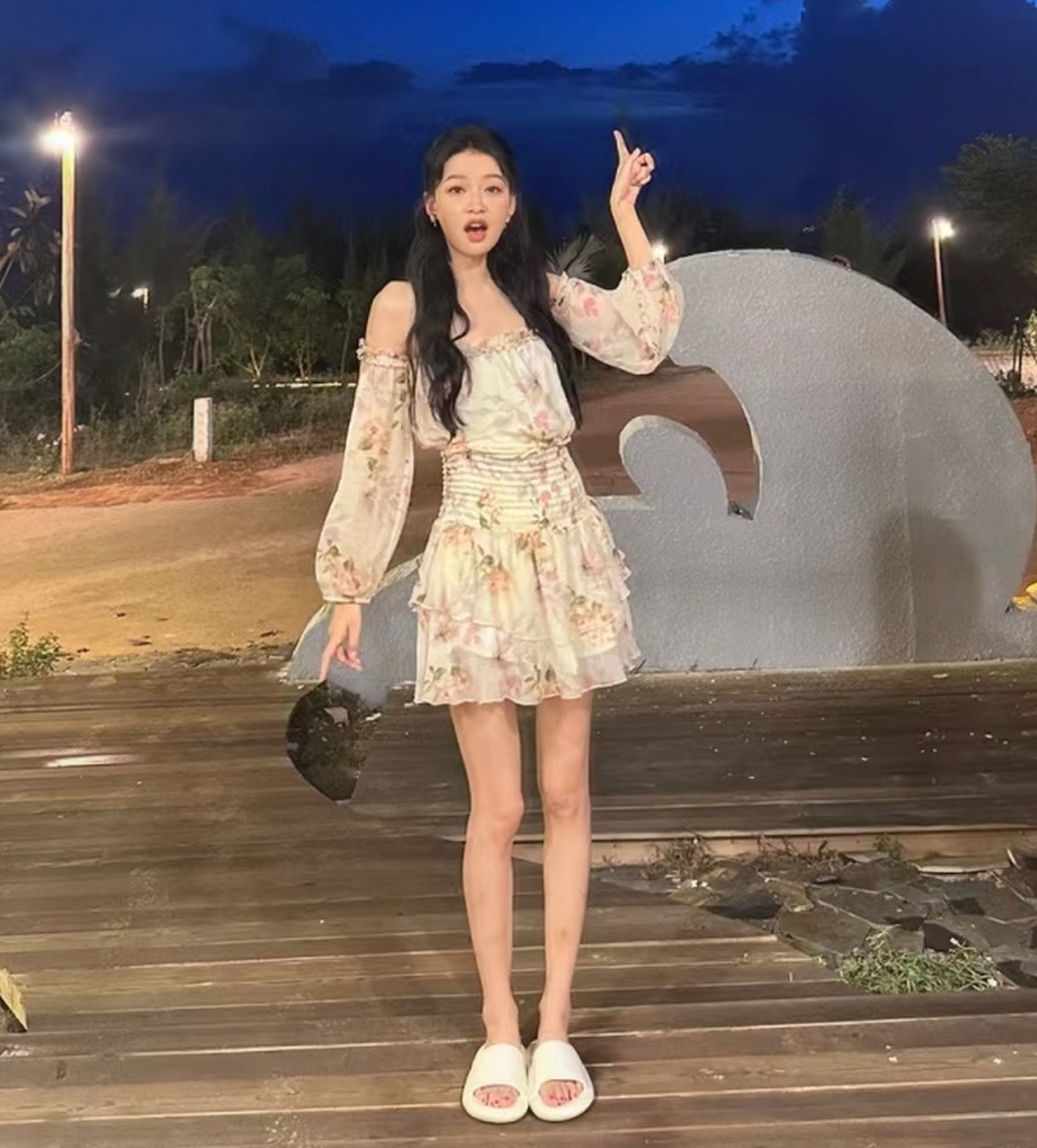 孙怡分享未修图的全身照,筷子腿和普通人的手臂差不多,她那么高的个子