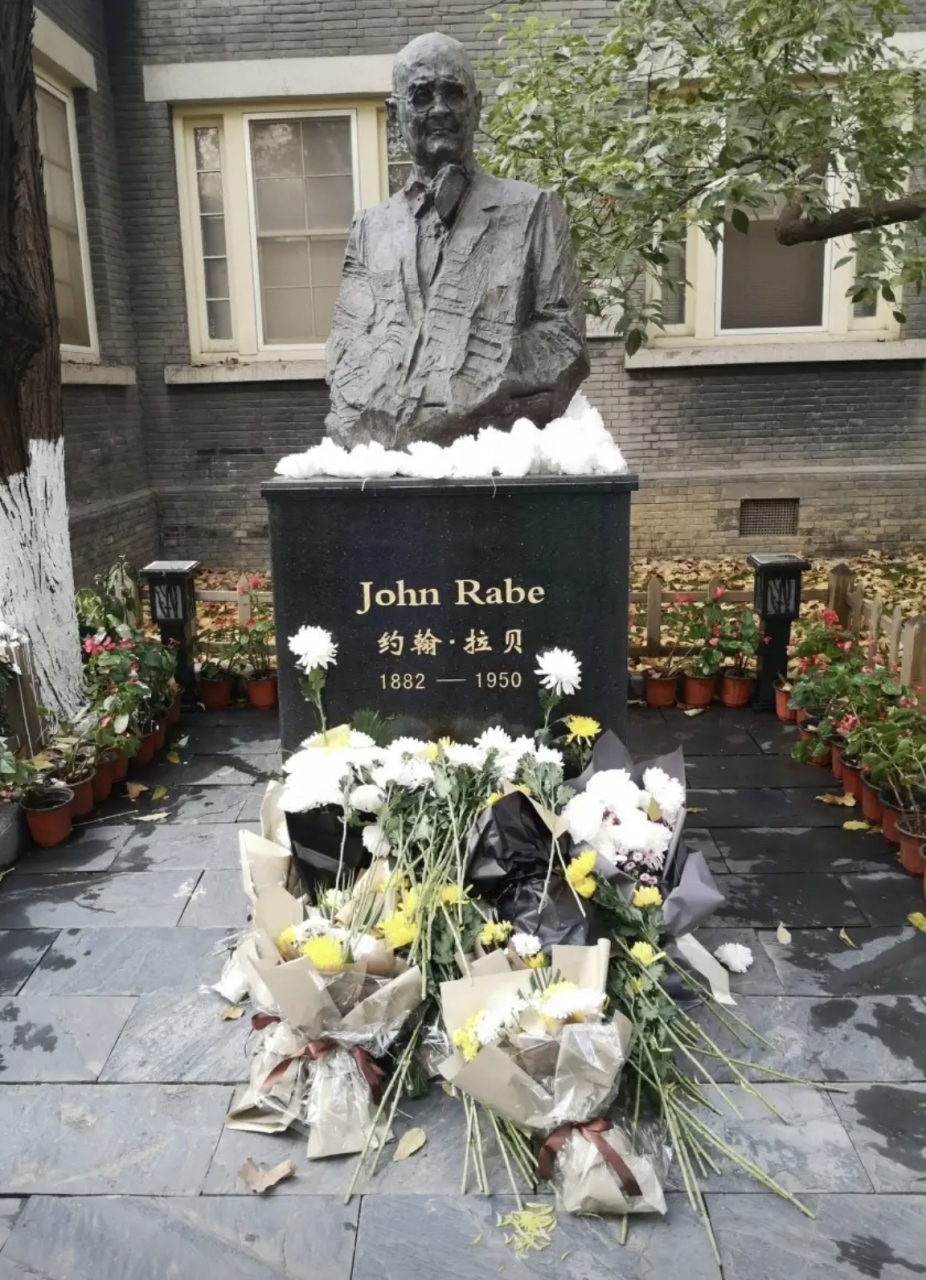 网友:他叫约翰拉贝,曾在南京沦陷时,凭一己之力救下25万中国人!