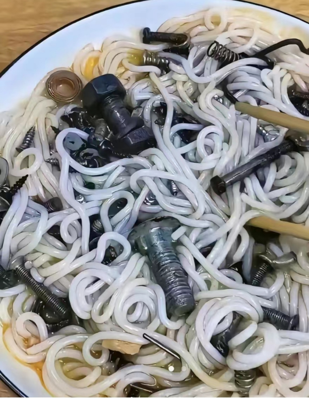 这样一碗螺丝粉你敢吃吗?