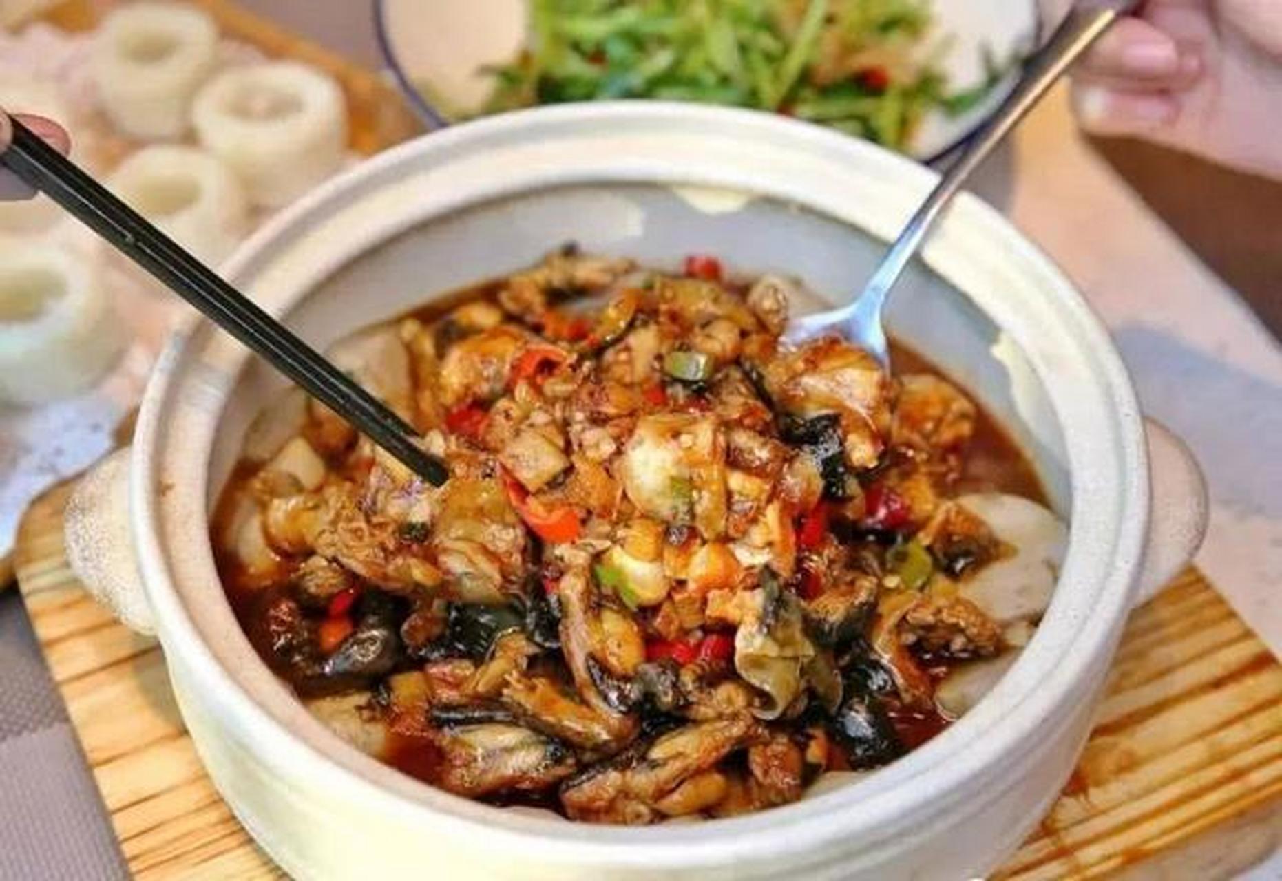 庐山石鸡  庐山石鸡是江西九江庐山区的一道特色菜,庐山石鸡,蛙的一种