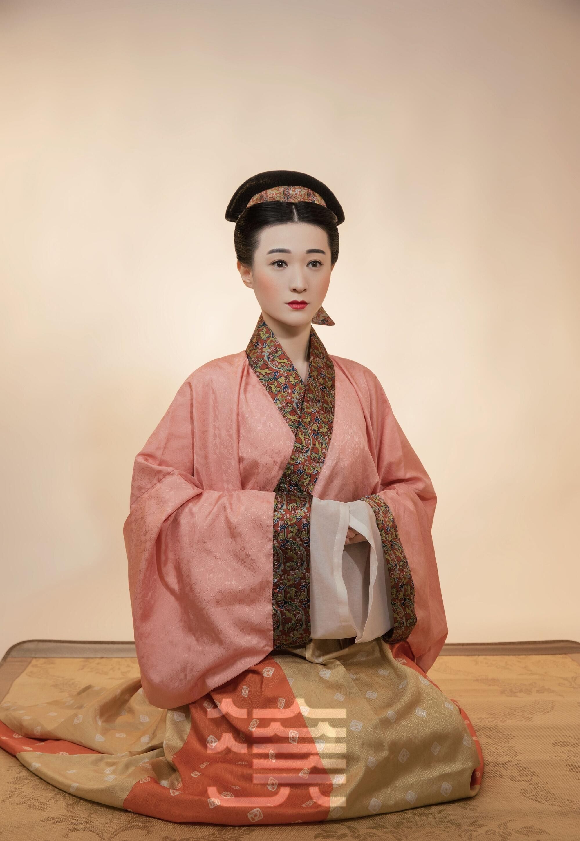东汉时期女子服饰图片