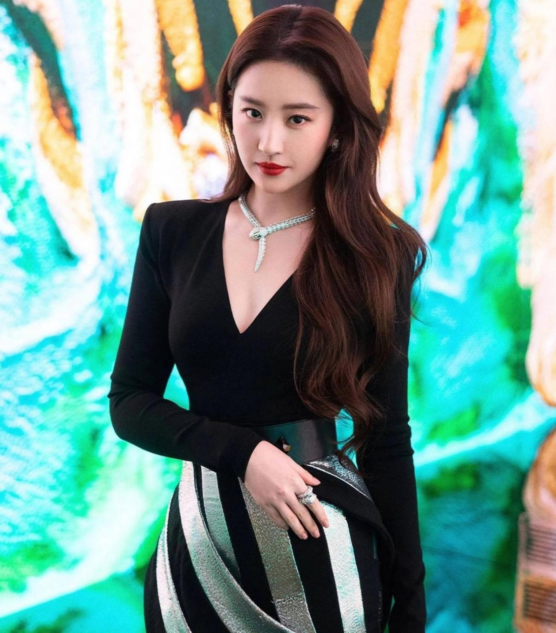 娱乐热ai计划# 85花刘亦菲与杨颖曾是高奢代言王者,随着杨颖的塌房