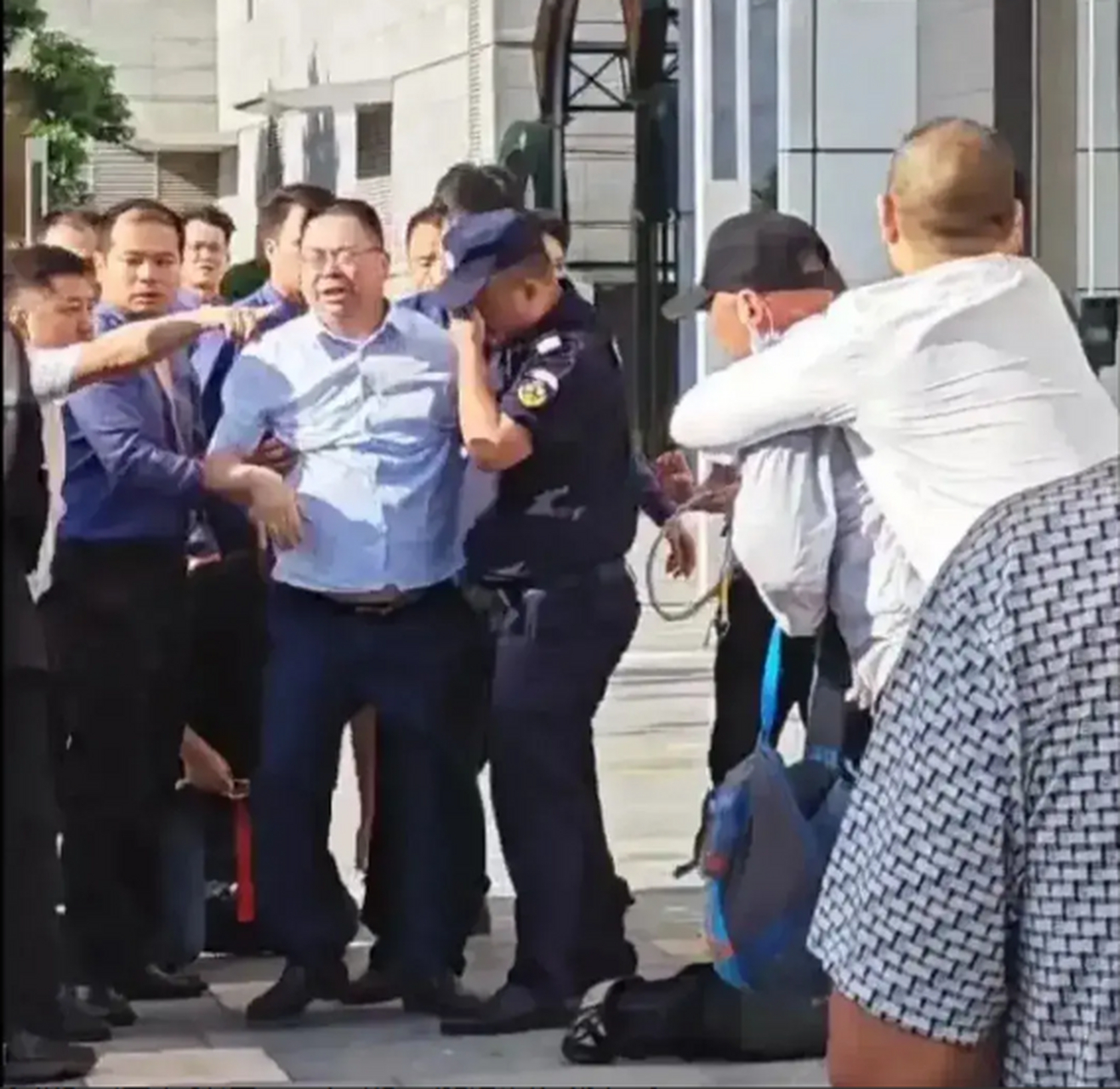 宝能老板姚振华被打后,果然开始报复.