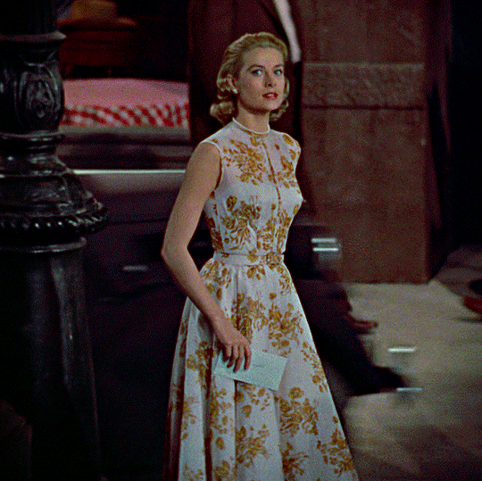 格蕾丝·凯利《后窗》6套造型欣赏:衣服和美人的互相成就