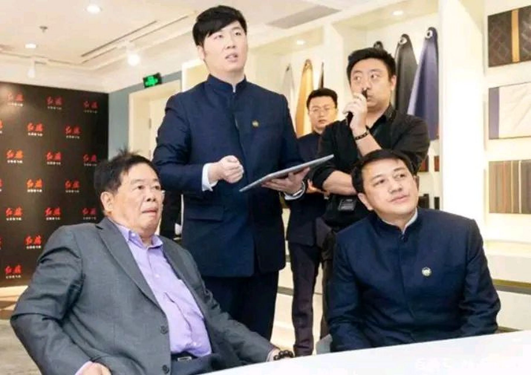 接手后,曹德旺才知道收费站一直亏损,最后他用一招实现"扭亏为盈",短