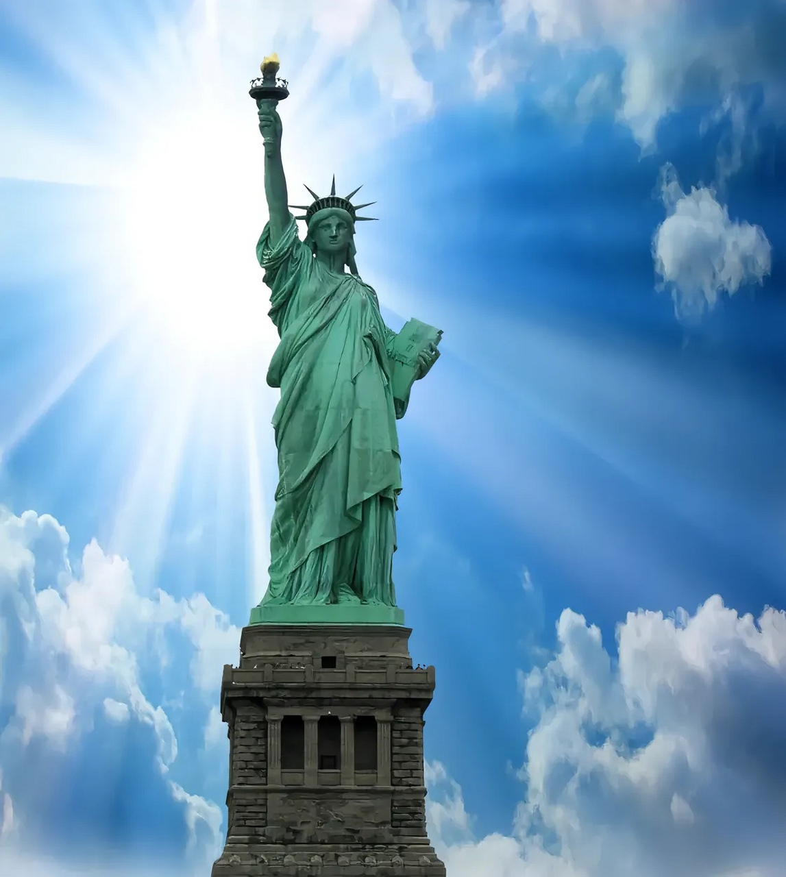 美国自由女神灯塔好像不亮了! 国内专家:它10年内衰败!