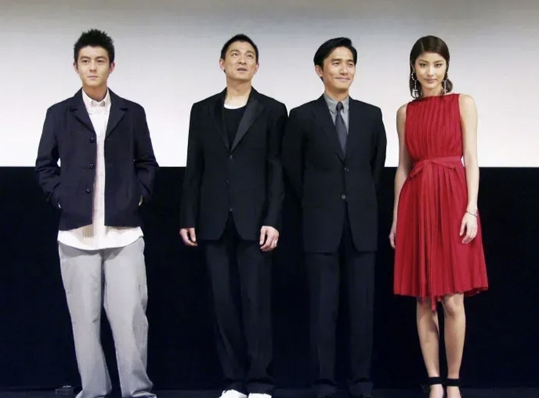 刘德华梁朝伟还有陈慧琳去日本宣无间道的合影,当年大家都意气风发