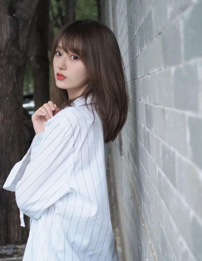 腾讯美女主播之小七:肤白貌美,青春靓丽