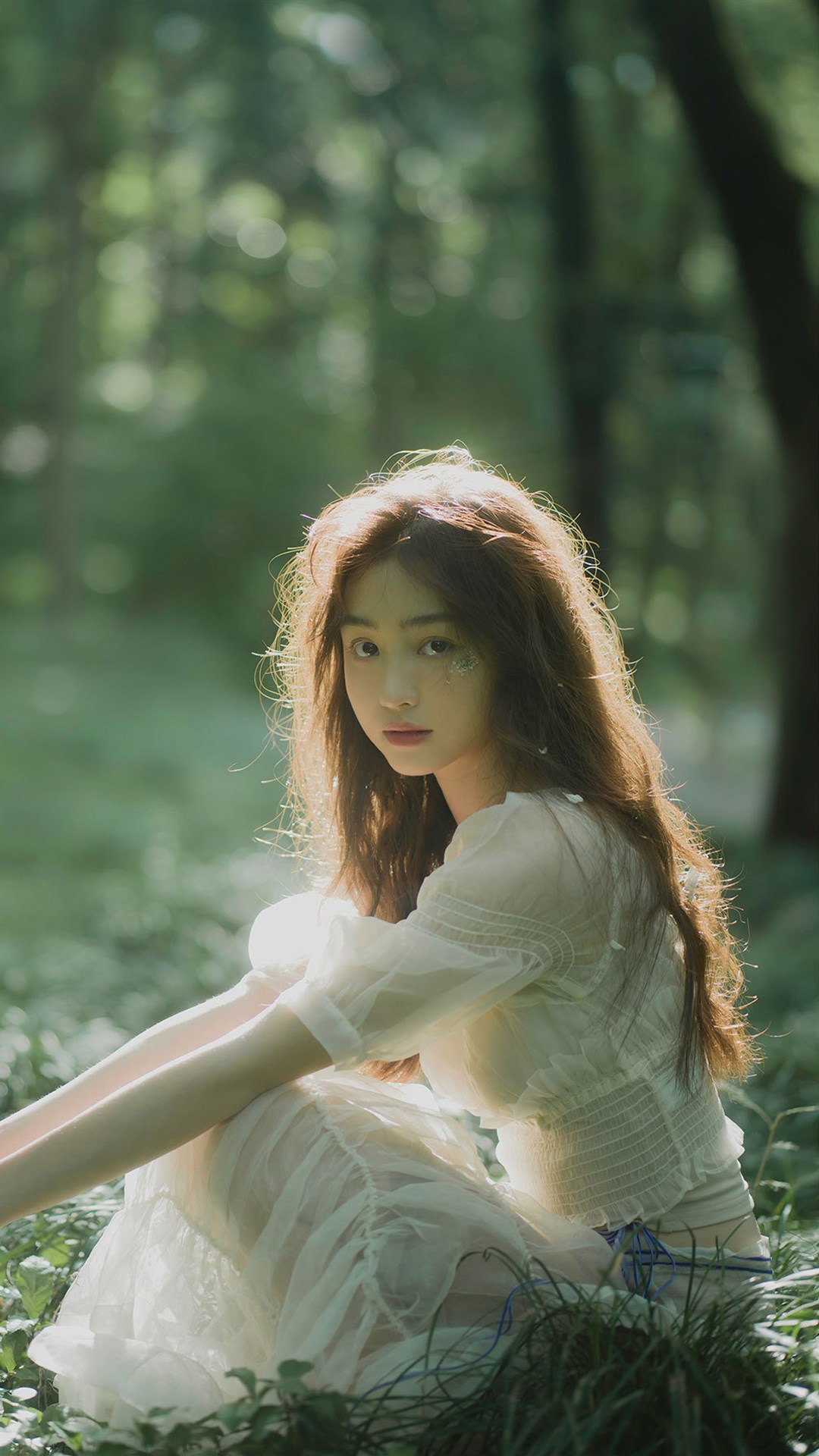 网红七七森林写真,恰到好处的光影运用,让她宛如坠落凡间的精灵