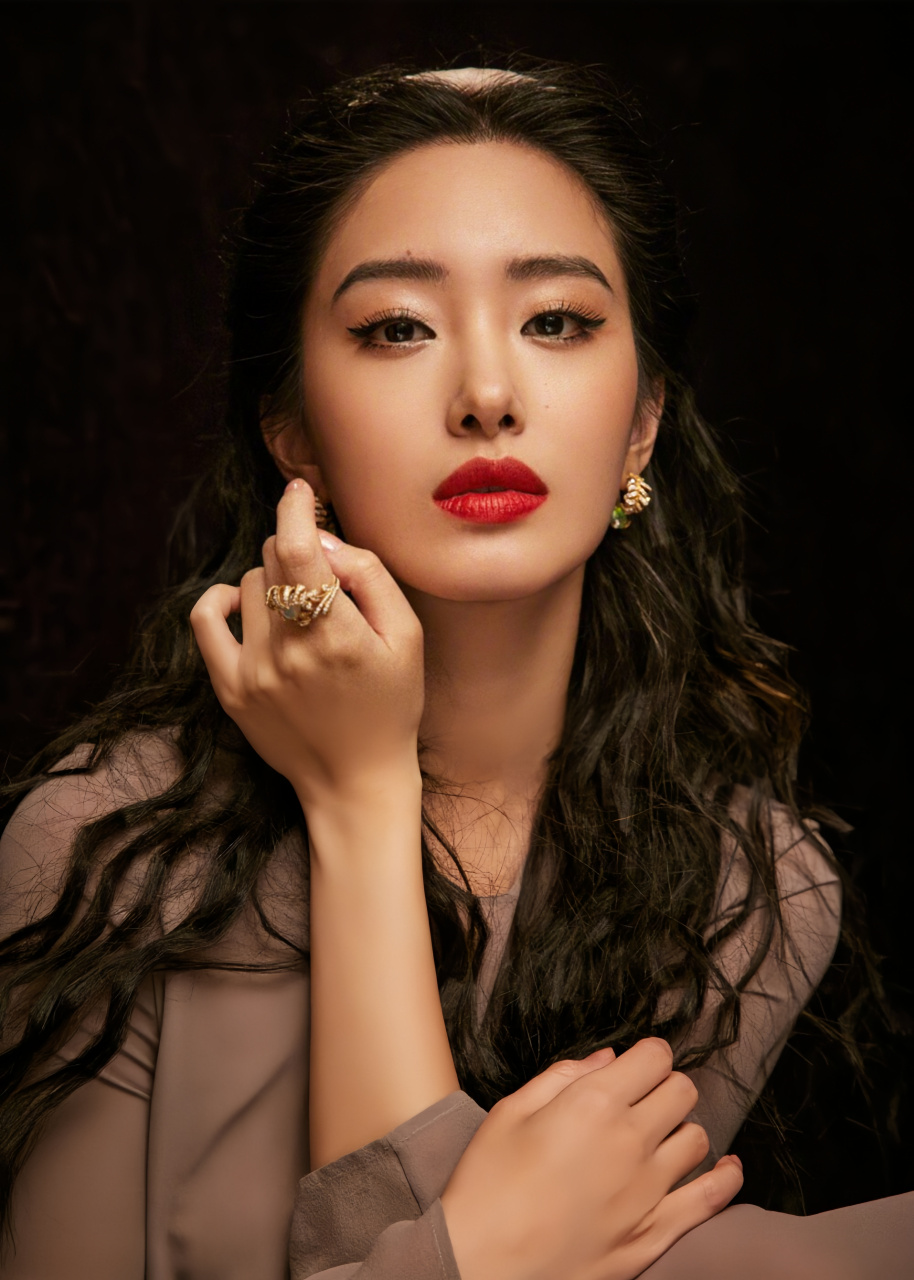 以下是被大家认为拥有"樱桃小嘴"的6位女明星:  周慧敏 :年轻的她被