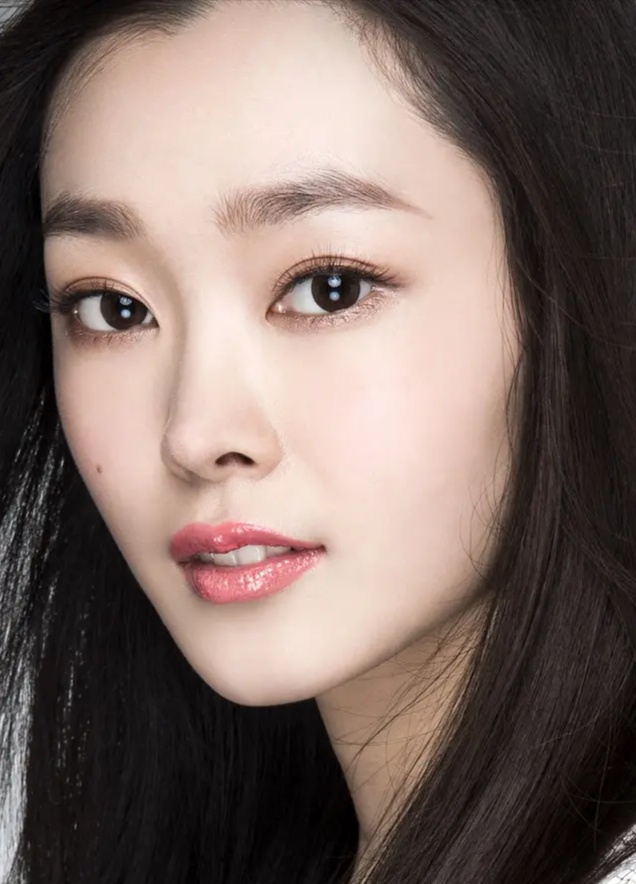 当红女星宋轶写真:温婉动人,清新淡雅!