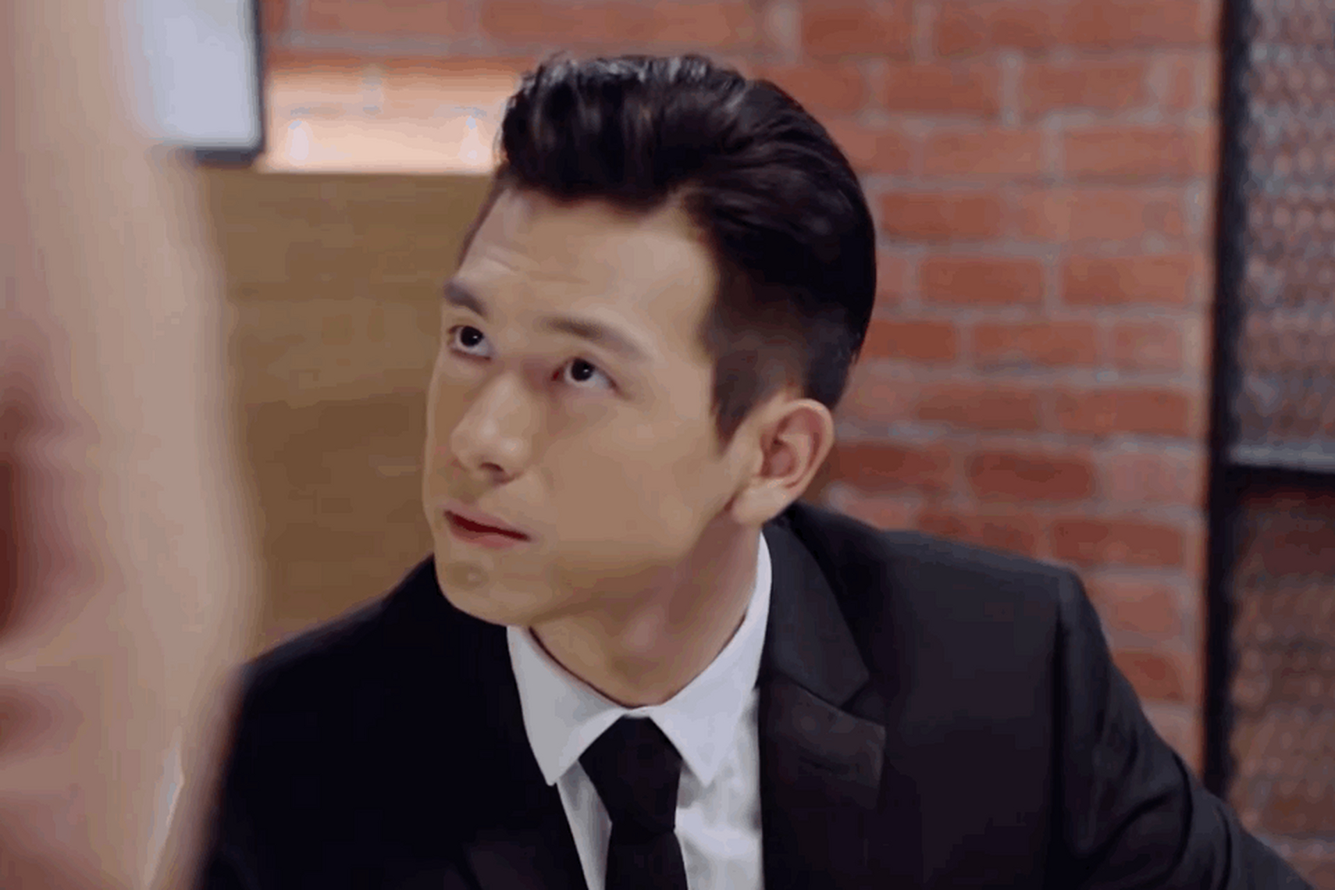 李现大背头造型,没有油腻感反而很男人!#李现