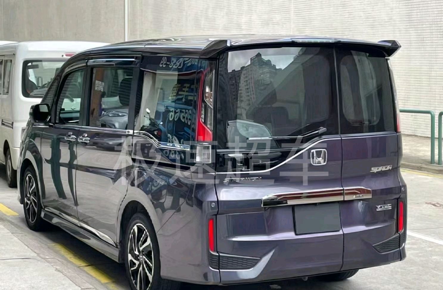 本田stepwgn街头实拍,很有家族风格,7座 侧滑门 1.5t,有望国产